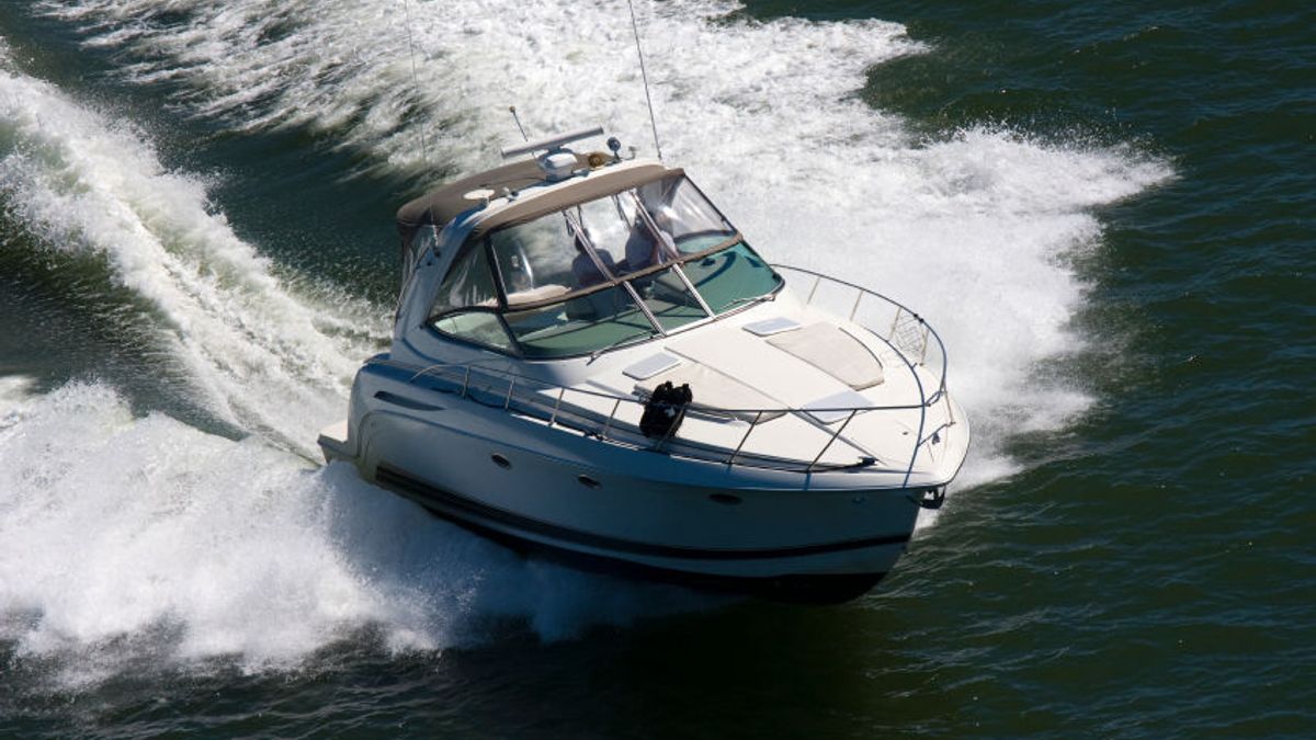 Speedboot slaat over de kop bij Roosteren