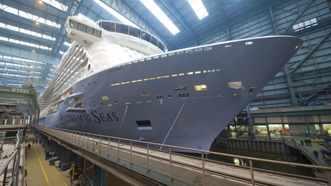 Een schip op de Meyer Werft