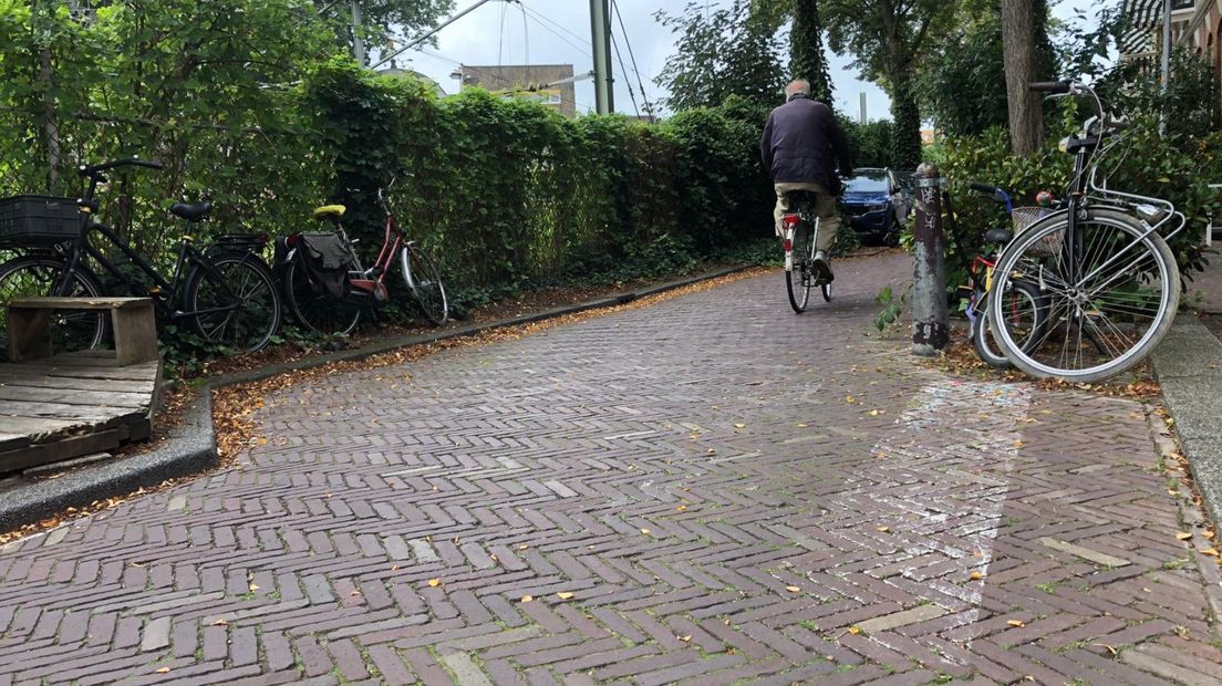 Een fietser in de Lodewijkstraat