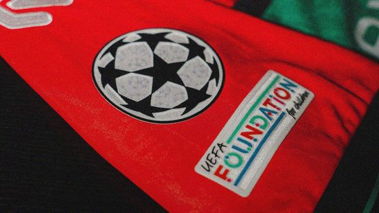 Goud Broeders-Bol, Klaver, Saalberg • badge Champions-League op shirt NEC