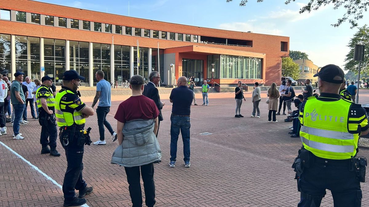 Vrees voor onrust, maar demonstratie verloopt rustig in Vriezenveen