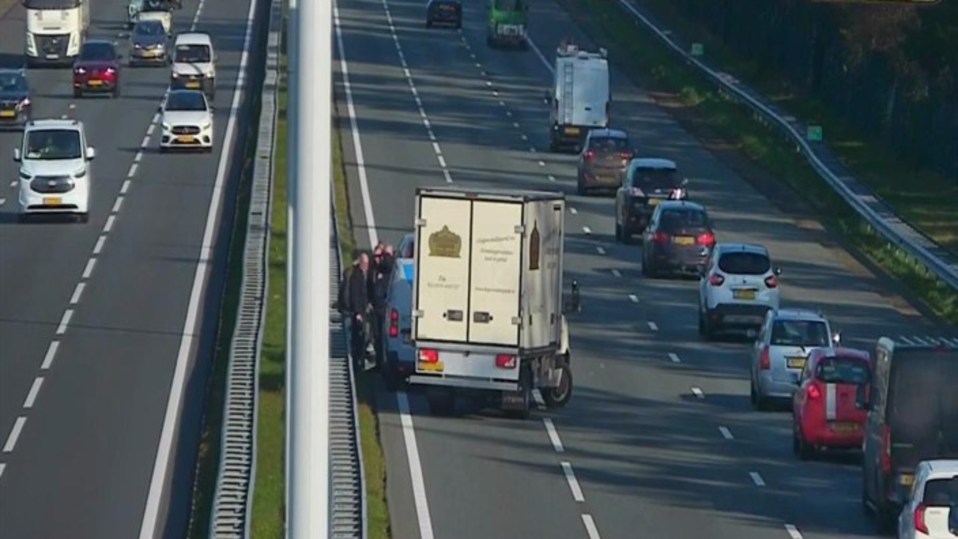 A12 bij Driebergen weer vrij na ongeluk, file neemt af.