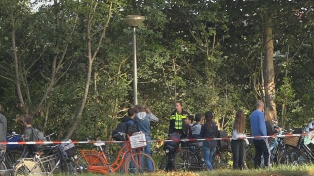 In Putten is een jongen van 12 maandagmorgen op de fiets geschept door een betonwagen. Hij is zwaargewond naar het Universitair Medisch Centrum Utrecht gebracht. De politie en de school van de jongen kunnen nog niet zeggen hoe ernstig zijn verwondingen zijn.