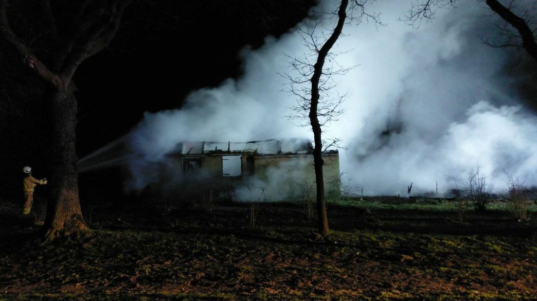 Brand in een boerderij op het Dwingelderveld  (Rechten: Van Oost Media)