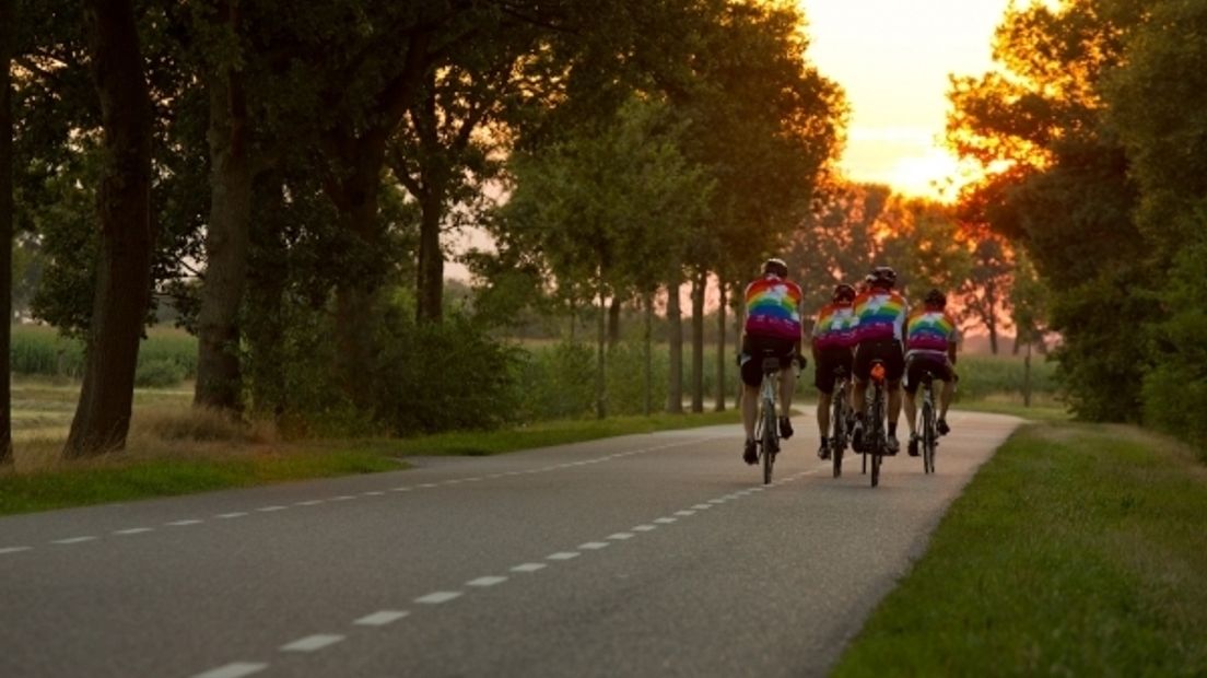 Zeeuwen fietsen 1200 km voor goed doel