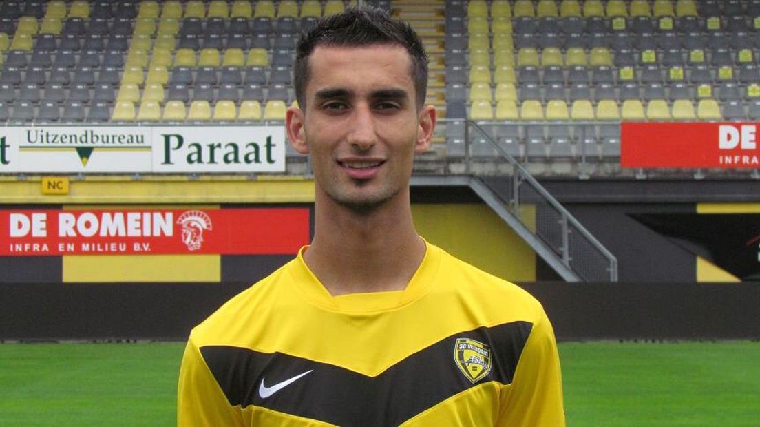 Ferhat Görgülü in het shirt van de club waar hij het langst speelde, dat van Veendam