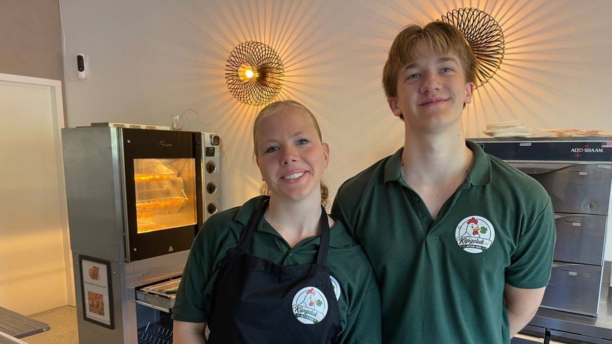 17-jarige Jasper opent eigen kipwinkel in Leek: 'Ik mag nog niets in de zakelijk wereld'