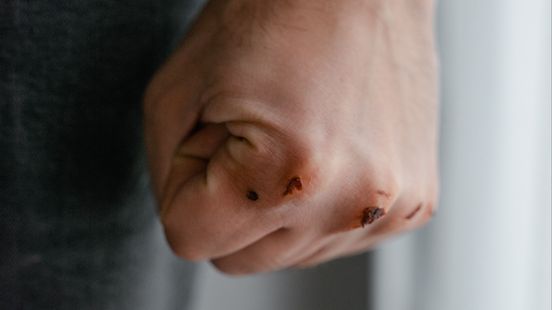 Vader moet cel in na gewelddadige wraakactie om dochtertje Home