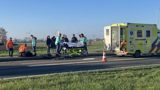 Gewonden bij botsing tussen fietser en motorrijder | Auto zonder stuur gevonden.
