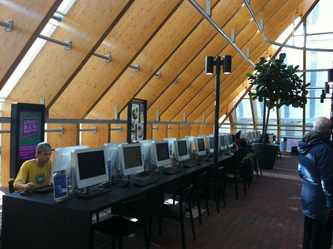 Nieuwe werkplekken in de bibliotheek van Spijkenisse