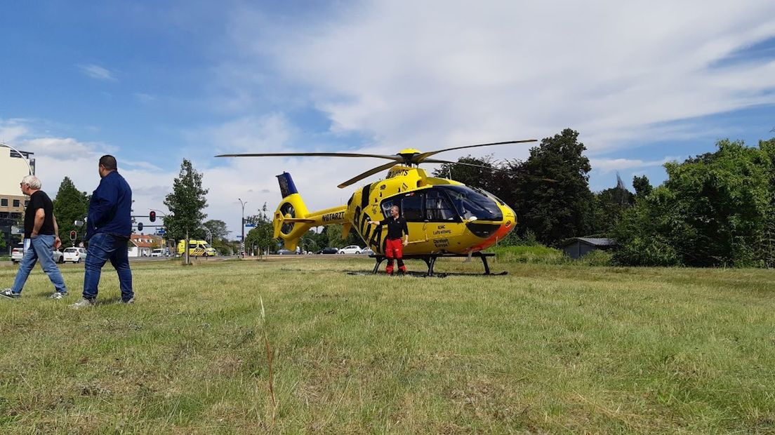 Traumaheli brengt arts naar plaats ongeval voor hulpverlening