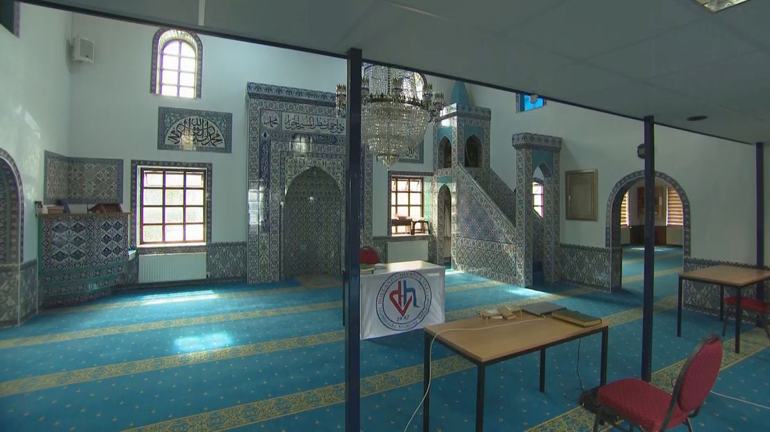 De lege Yunus Emre Moskee in Almelo: vandaag geen feestgebed na de ramadan