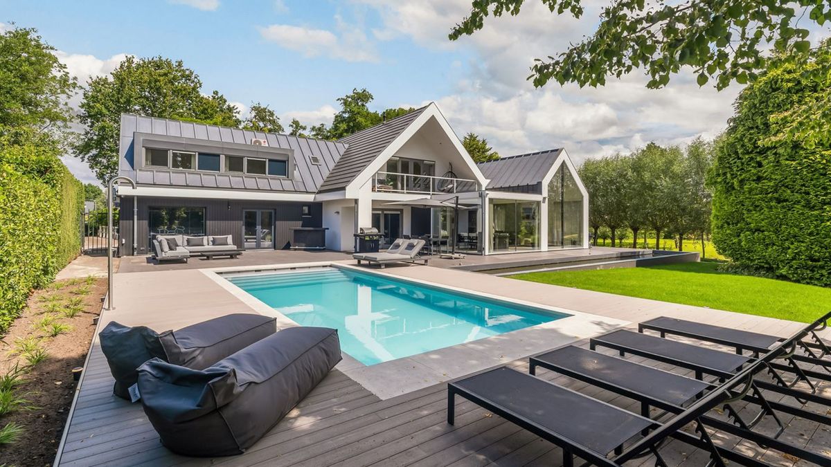 Enorm huis van bekende vlogger Gio Latooy te koop, fans willen massaal bezichtigen