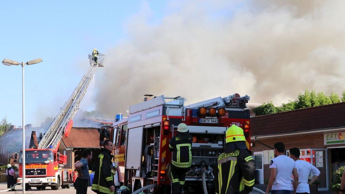 Rookwolken grote brand in Gronau in Twente te zien - RTV Oost