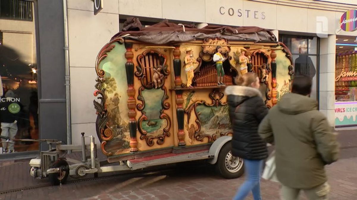 Draaiorgelman Alfons mag weer draaien in het centrum van Roermond, maar met nieuwe regels