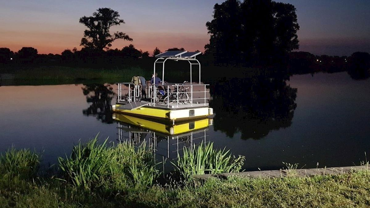 Vier jongens zitten tijd lang vast op pontje bij Loozen
