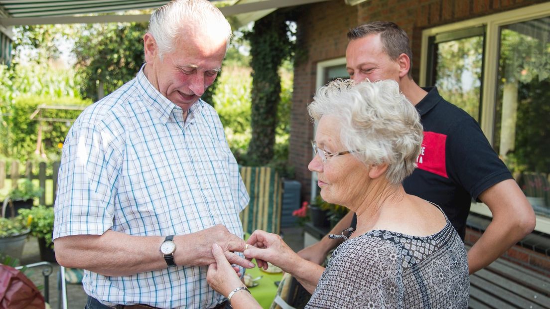 Gevonden trouwring na 45 jaar terug naar eigenaar