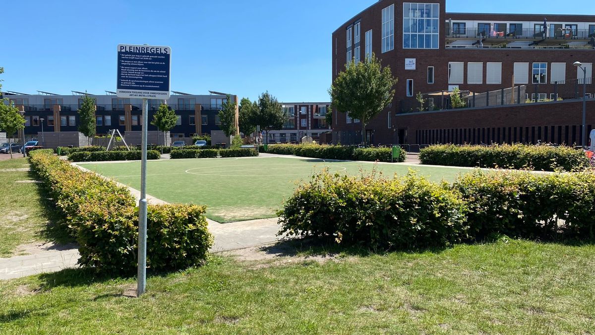 Ophef in Asser wijk Kloosterveen na verwijderen hekken voetbalkooi