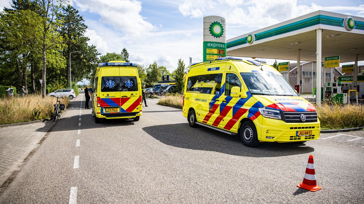 Fietser zwaargewond na ongeluk met lijnbus in Joure