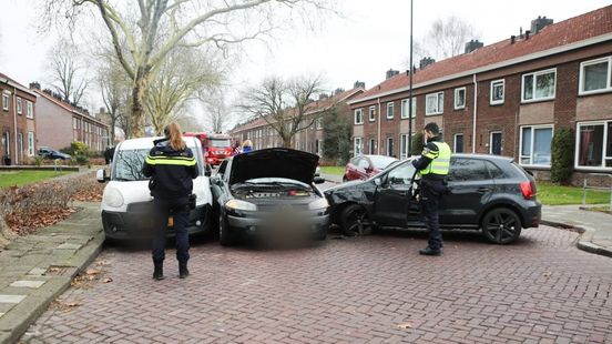 Ongeval met geparkeerde auto in Apeldoorn
