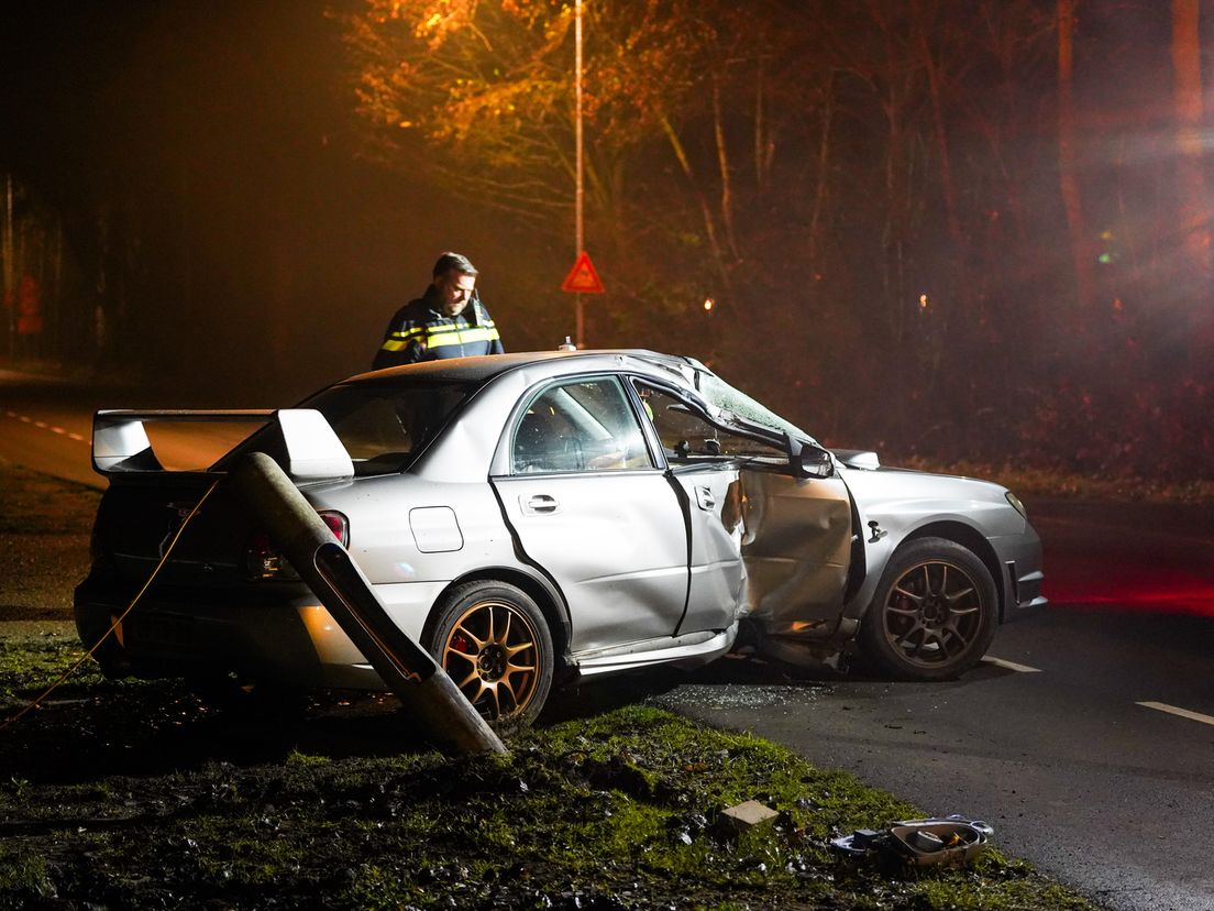 De klap zorgde voor veel schade aan de auto.