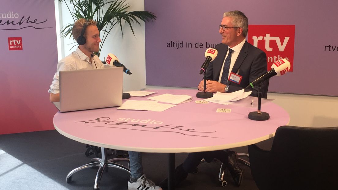 Degeputeerde Jumelet in Studio Drenthe (Rechten: RTV Drenthe / Marloes Hulstijn)