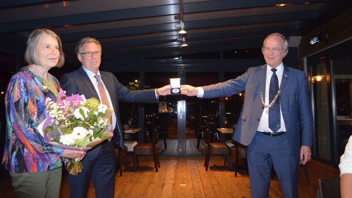 Roelof van der Veen uit Vledder krijgt erepenning