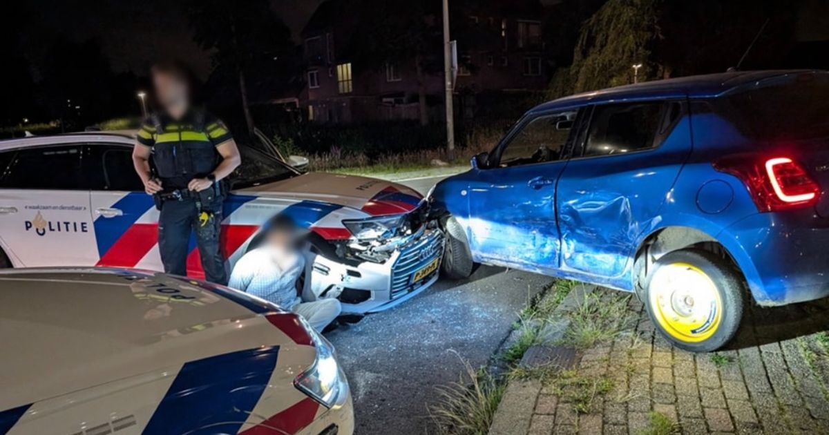 Police ram automobile after chase |  Harm to the entrance door after an explosion