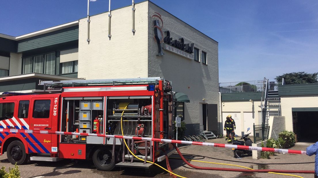 Brandweer bij partycentrum De Oude Tol