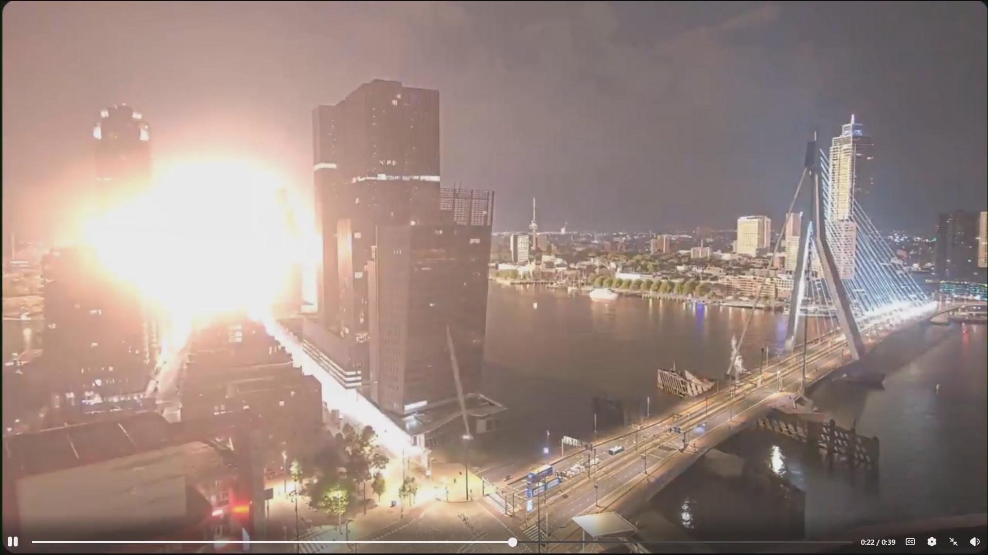 De lichtflits van de knal was tot in de wijde omgeving te zien.