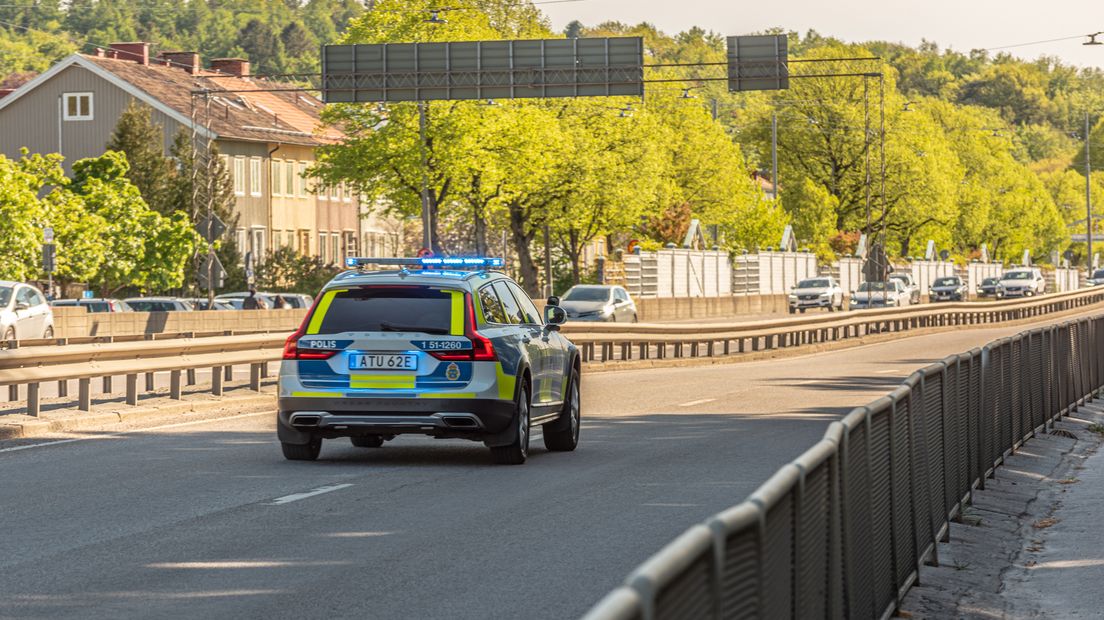 Foto ter illustratie, agenten hielden de Almeloër aan na een crash op de Zweedse snelweg