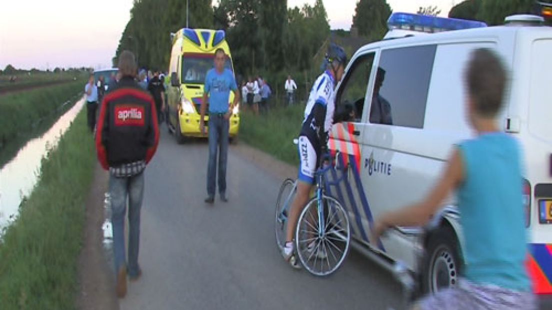 Wielrenner botst tegen bestelbus
