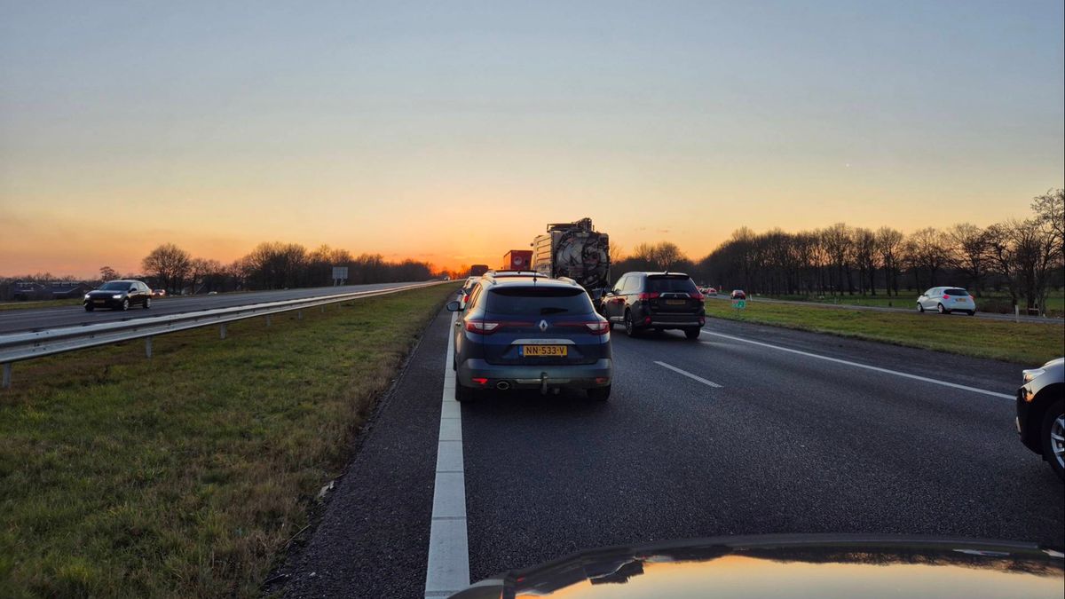 Brand bij woning in Tolbert • Auto te water in Musselkanaal na aanrijding