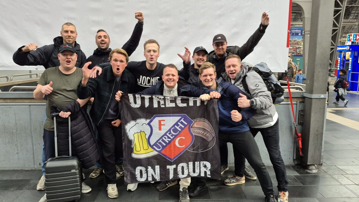 Volg FC Utrecht in Freiburg: De fans zijn er al | Selectie geland in Basel