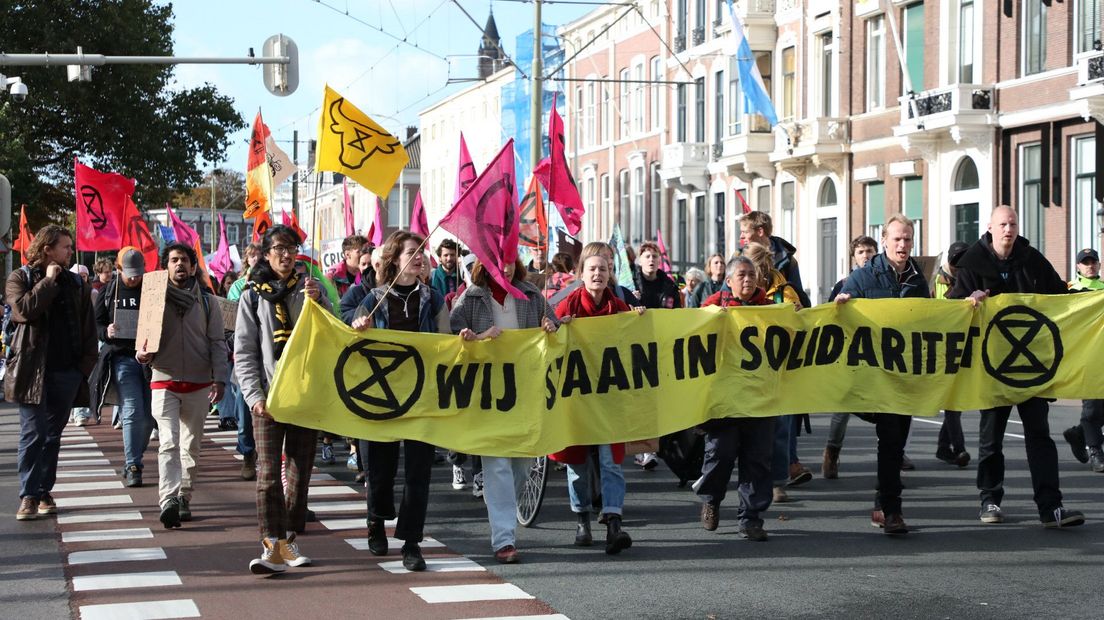 Extinction Rebellion voert actie in de ambassadewijk in Den Haag