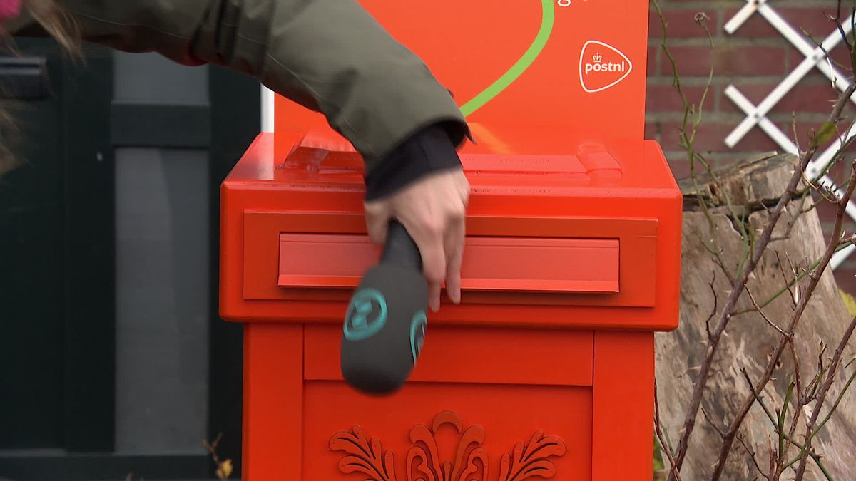 Carla heeft een pratende brievenbus in haar voortuin