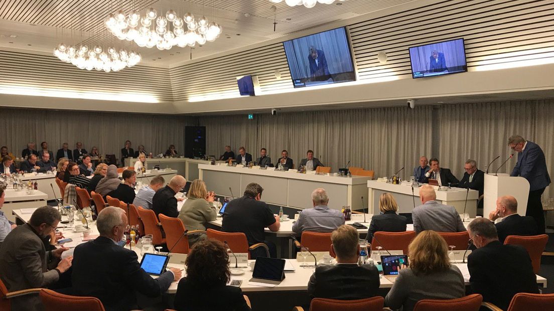 De gemeenteraad van Emmen praat weer over nieuwe bezuinigingen (Rechten: Janet Oortwijn/RTV Drenthe)