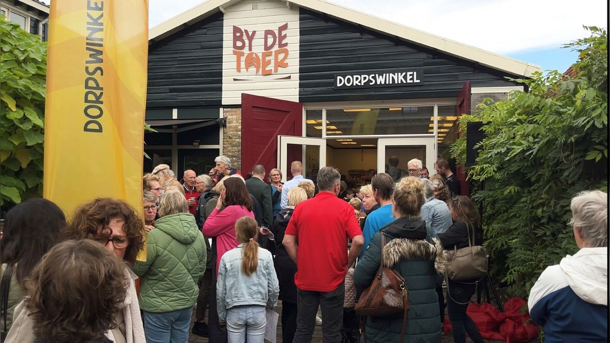 Inwoners Aldeboarn hebben weer een supermarkt: boodschappen voortaan 'By de Toer''