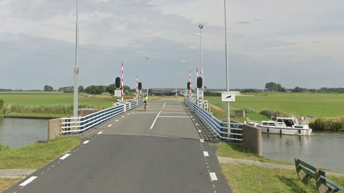 Jaansleatbrug bij Langweer niet bediend door een defect