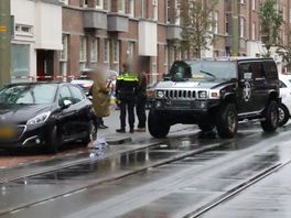 Fietser zwaargewond na botsing met Hummer in Zeeheldenkwartier