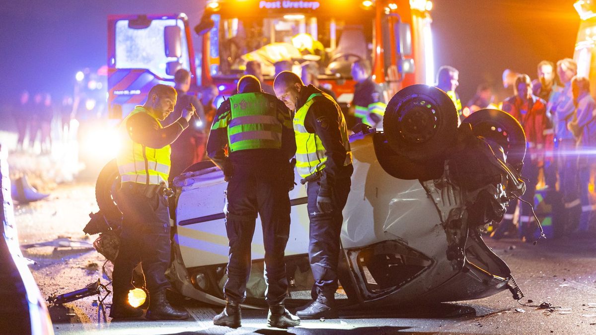 21-jarige bestuurder ernstig gewond bij ongeluk op N381 bij Wijnjewoude