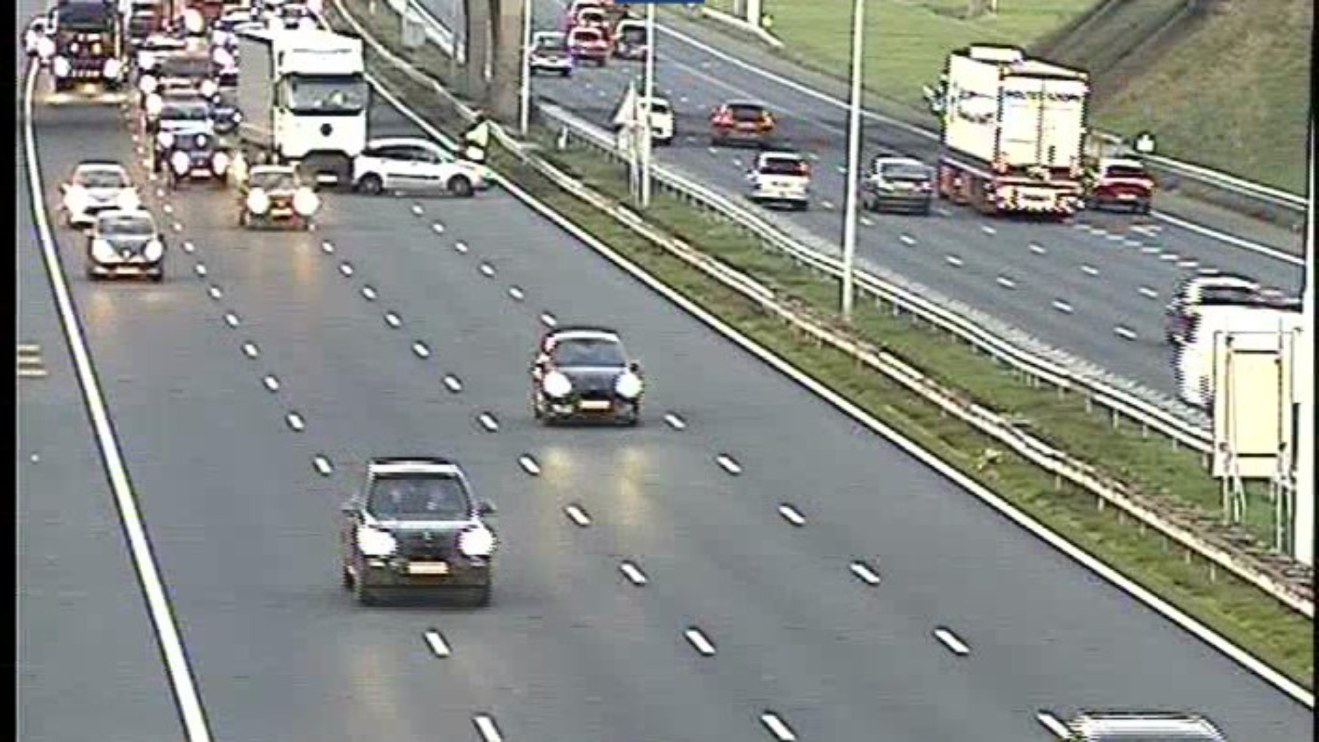 File op de A27 bij Houten na ongeval.