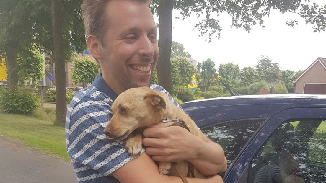 Blije eigenaar Spencer Rozeboom met hond Kunga