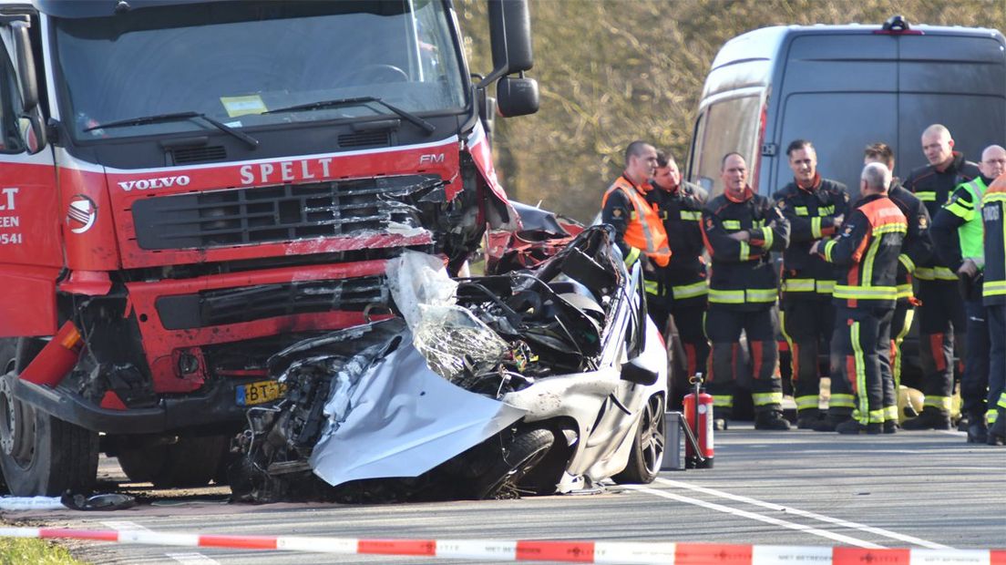 Dodelijk ongeval aan de Oostkanaalweg in Ter Aar.