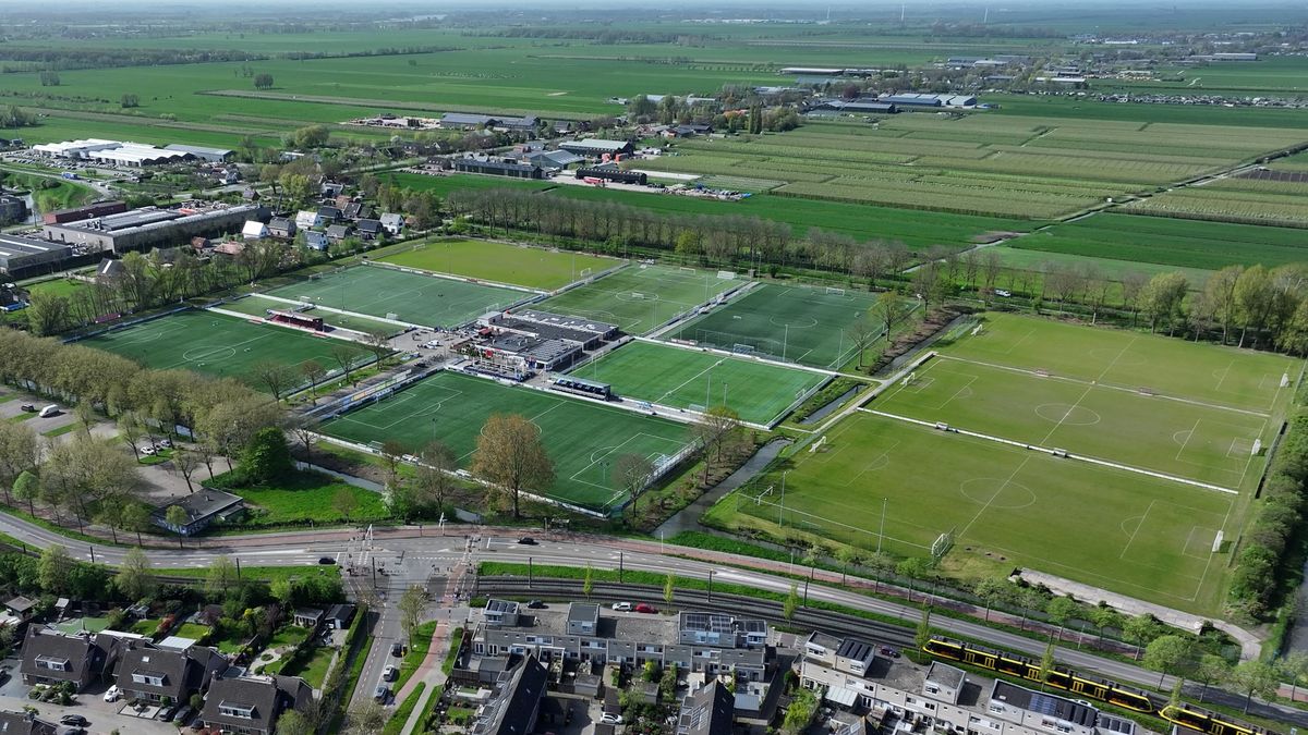 Vooral gezinnen in noodopvang op voetbalveld in IJsselstein