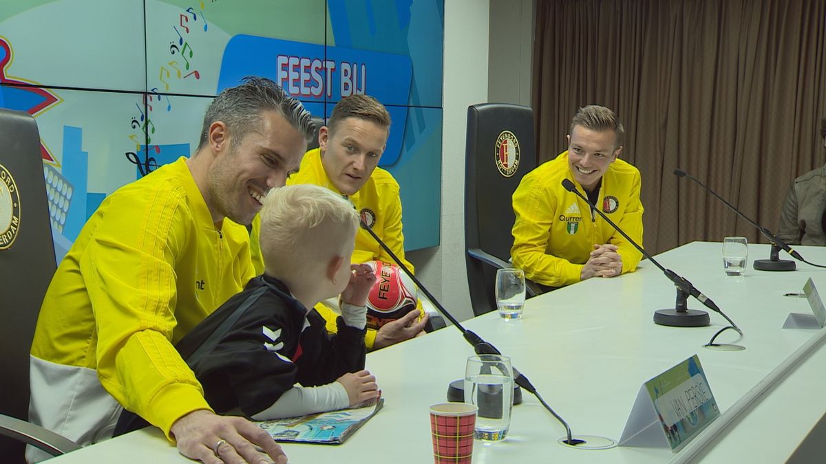 Jonge Feyenoord-fans genieten van Kameraadjesdag - Rijnmond