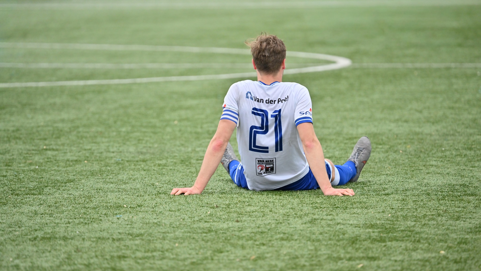Hoek haakt af in titelstrijd na onthutsende nederlaag bij Barendrecht