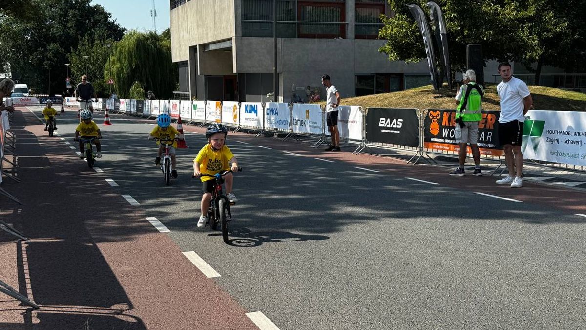 Eerst de loopfietsjes, dan Bauke Mollema: Steenwijk in de ban van criterium