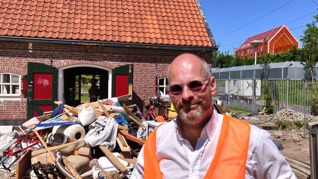Neo de Bono bij het pannenkoekenhuis in Moerwijk | Foto Omroep West