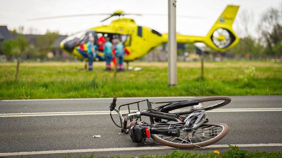 Meisje zwaargewond na botsing met vrachtwagen. Meisje zwaargewond na botsing met vrachtwagen.